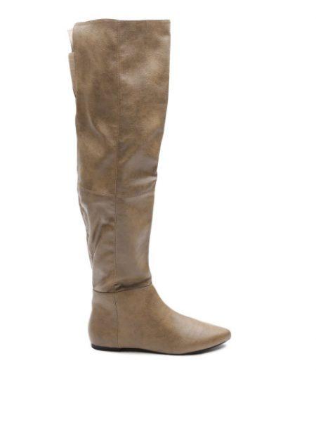 knee-boots-winter-fashion-essential