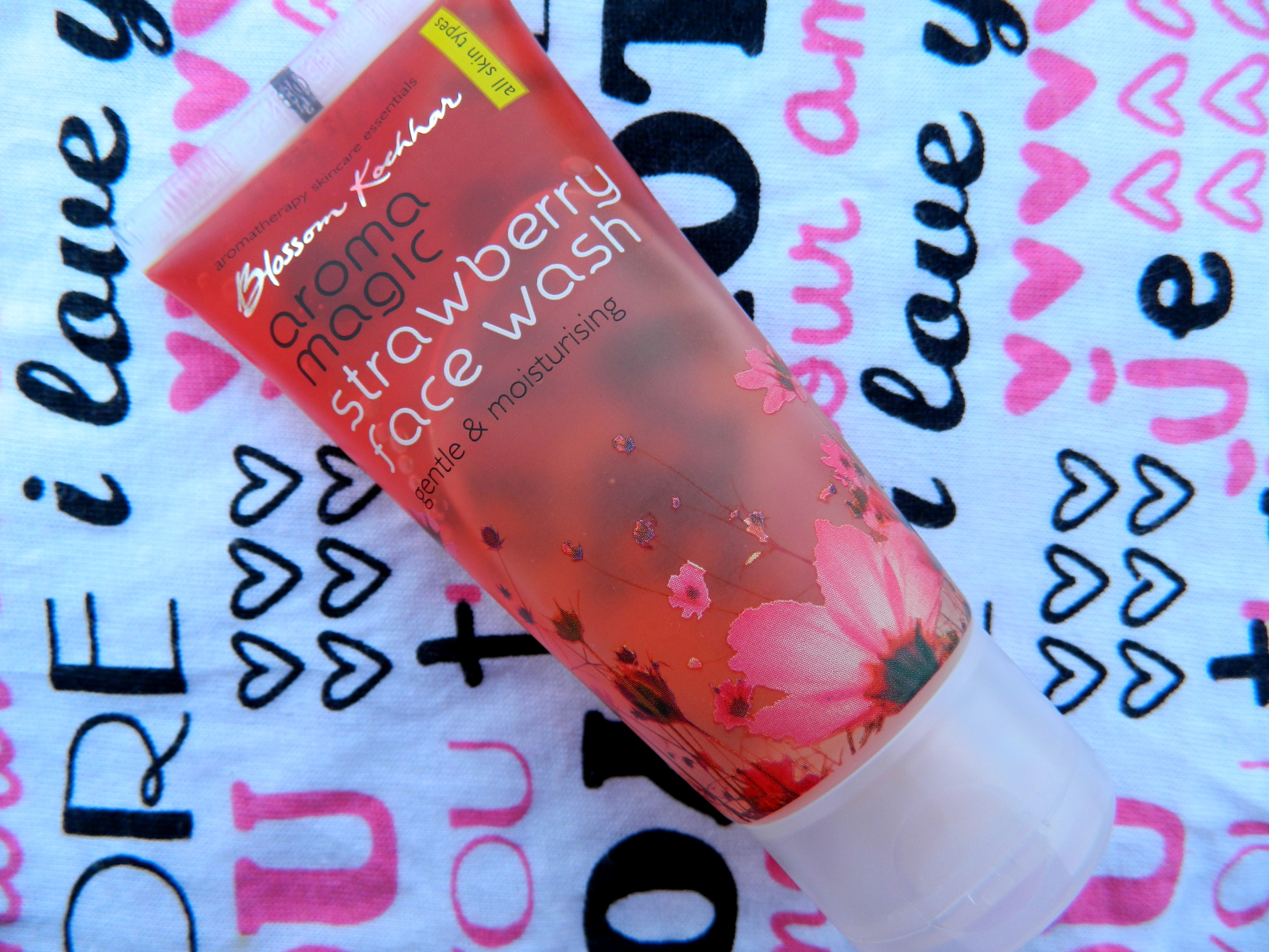 Aroma Magic Strawberry Face Wash Review